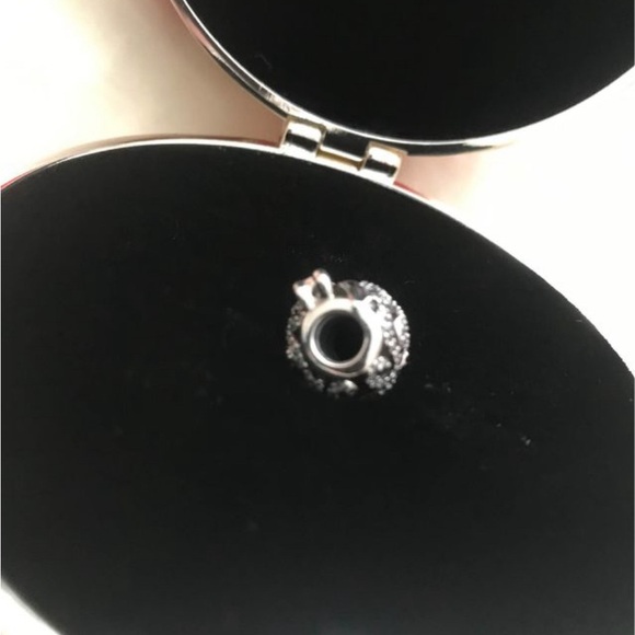 Only Opened 4 Photos!
PANDORA 2017 CHRISTMAS SPECTACULAR ORNAMENT CHARM INSIDE - Picture 6 of 8